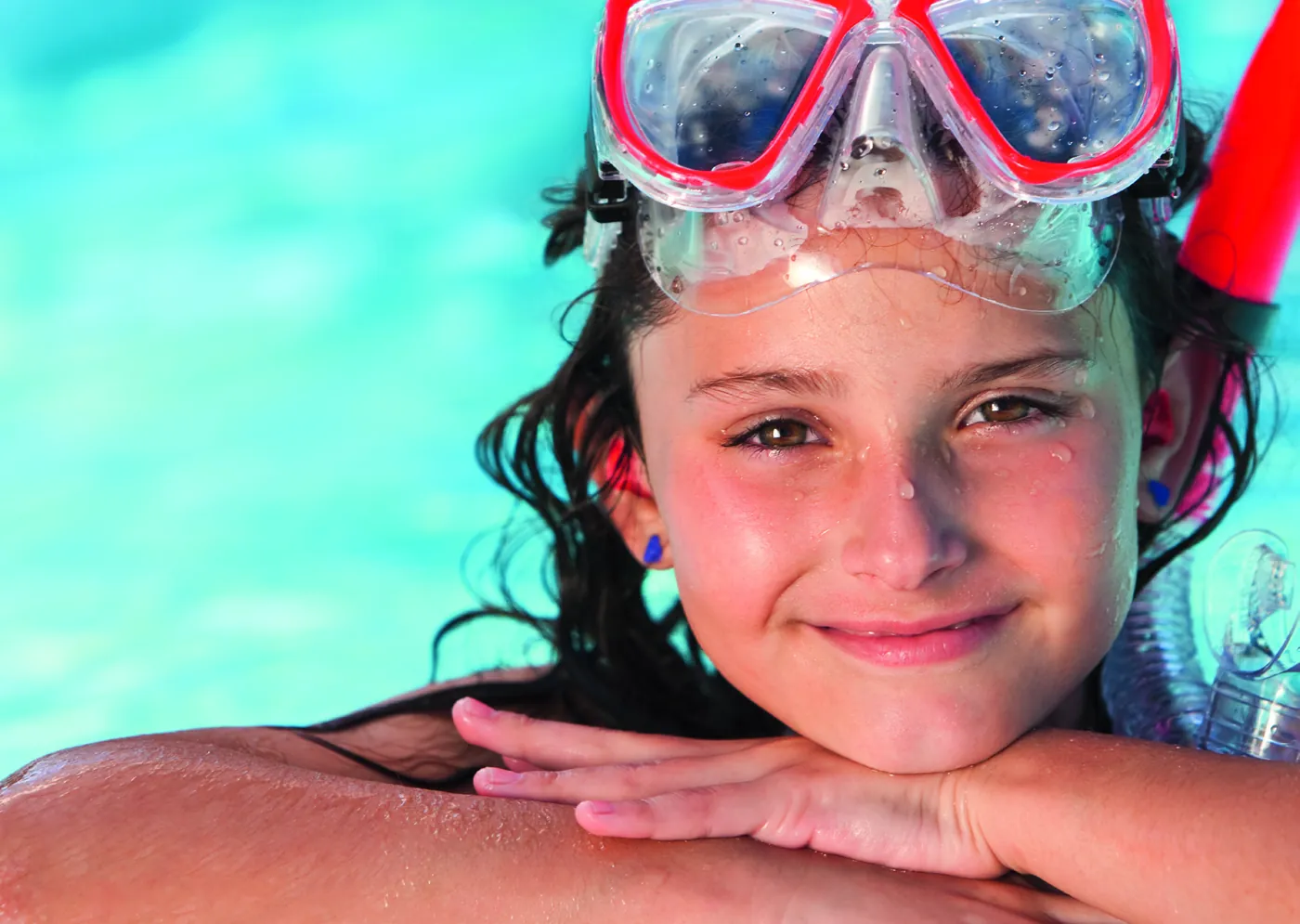 DCO® OtoSwim®: deklica v bazenu s potapljaško masko